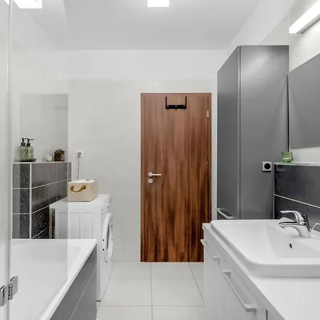 Premium With Balcony And Parking * Bratislava