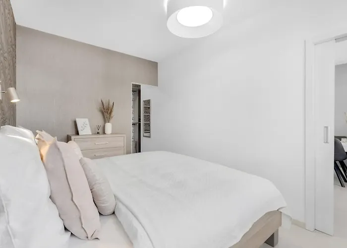 Apartment Premium With Balcony And Parking *